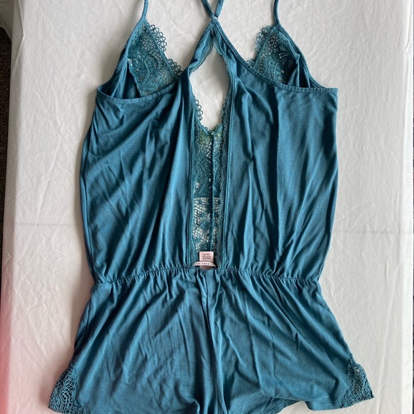 VS Supersoft Crochet-Trim Sleep Romper in French Sage XS - Picture 2 of 5